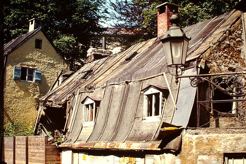 Heute ein begehrtes Viertel, damals ein denkmalgeschützter Sanierungsfall. An der Kreppe: Auch dieses Haus wurde gerettet.