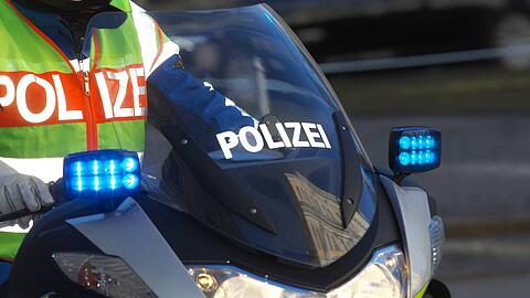 Offenbar hatte die Radlerin noch Gl&uuml;ck und geriet nicht unter die R&auml;der des 40-Tonners.