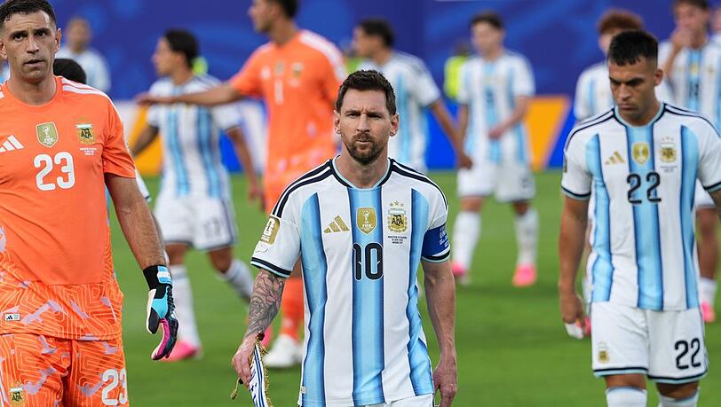 Lionel Messi wurde beim WM-Spiel gegen Algerien emotional - offenbar auch aus privaten Gründen. Lionel Messi wurde beim WM-Spiel gegen Algerien emotional - offenbar auch aus privaten Gründen.
