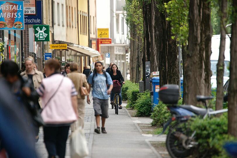 Ein gemütlicher Spaziergang &ndash; auf dem Radlweg. Nicht die feine Art.
