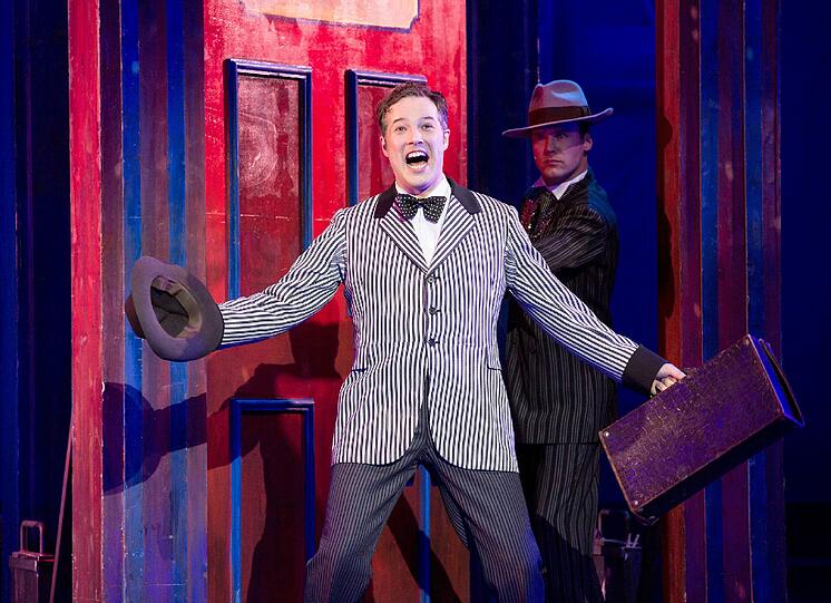 Daniel Prohaska als Don Lockwood in "Singin' in the Rain"