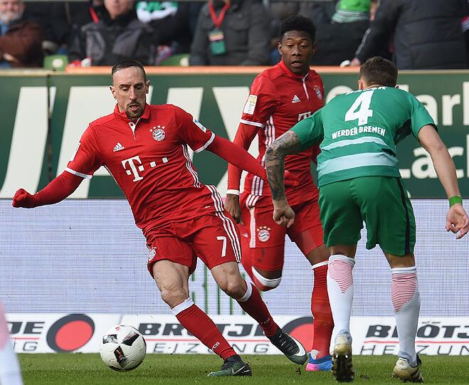 FRANCK RIBÉRY: NOTE 3. In Freiburg noch Joker, diesmal von Beginn an über Linksaußen. Holte ein paar Ecken raus, erreichte zunächst wenig. Dann ein Turbo-Antritt, klasse abgelegt auf Robben, das 0:1. Die Robben-Seite war die auffälligere. Hatte nach 79 Minuten Dienstschluss.