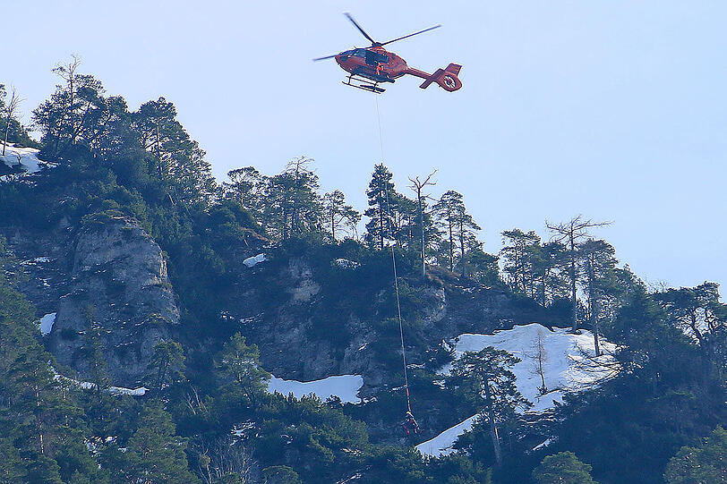 Einer nach dem anderen wurden zwei Wanderer am Freitagnachmittag von der Bergwacht abgeholt und ins Tal geflogen.
