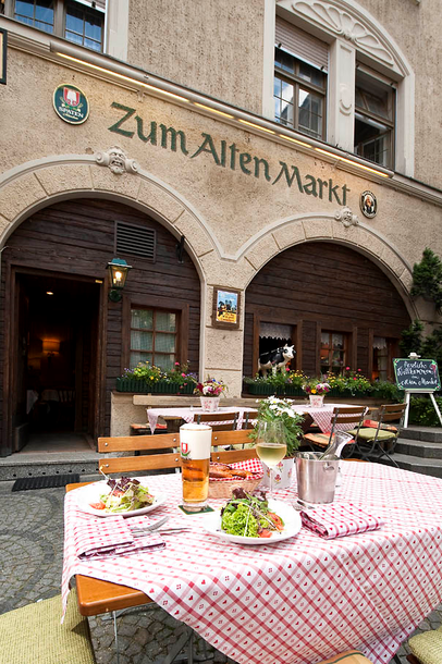 Eine kulinarische Institution seit 35 Jahren: das Restaurant Zum Alten Markt am Dreifaltigkeitsplatz beim Viktualienmarkt. Eine kulinarische Institution seit 35 Jahren: das Restaurant Zum Alten Markt am Dreifaltigkeitsplatz beim Viktualienmarkt.
