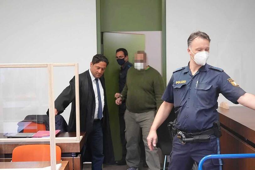 Der Täter und sein Anwalt.