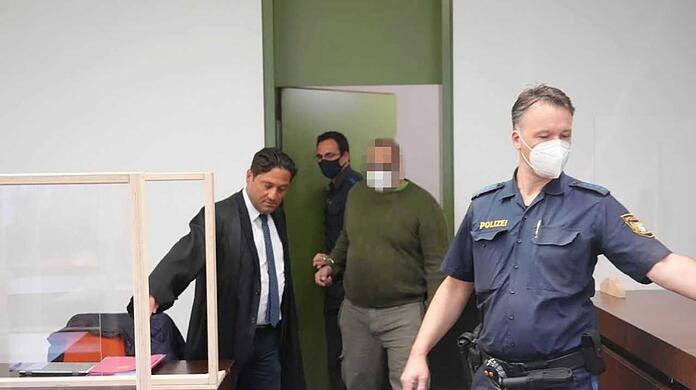 Der Täter und sein Anwalt.