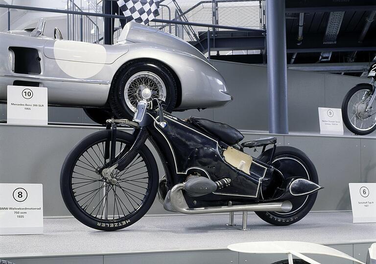 256,1 km/h im Jahr 1935! Das "Weltrekordmotorrad" steht heute im Verkehrszentrum Deutsches Museum auf der Schwanthalerhöhe.