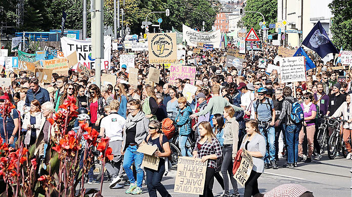 Der größte Umweltprotest aller Zeiten in München: Vor sechs Jahren gehen mehr als 40.000 Menschen für das Klima auf die Straße. Bei einer Demonstration vor rund zwei Wochen sind es hingegen weniger als 500 Bürger.