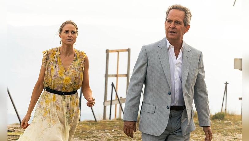 Wer ist Katz, wer ist Maus? Tom Hollander und Niamh Algar in "The Iris Affair".