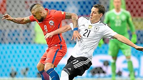 Beim Confed Cup noch Gegner: Rudy (r.) und Vidal.