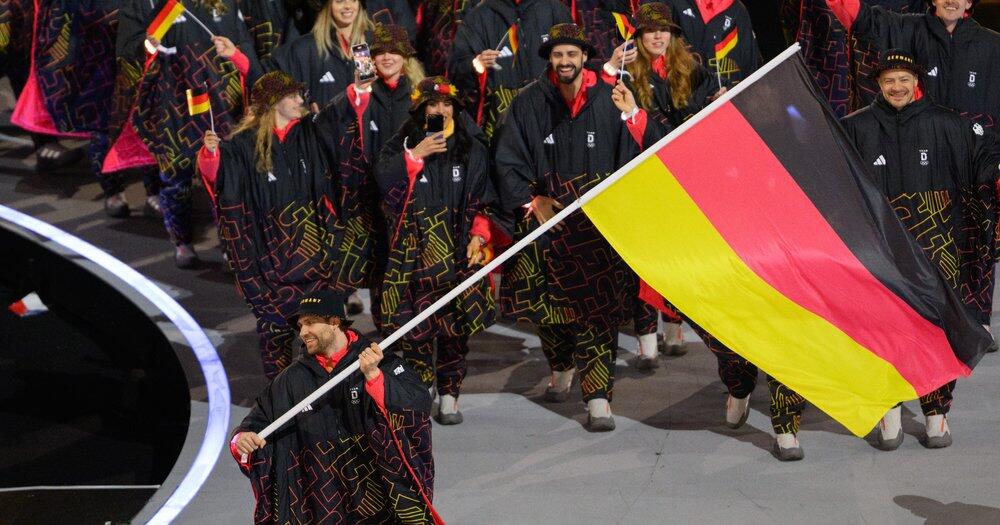 Deutscher-Fahnentr-ger-Leon-Draisaitl-strahlt-bei-Olympia-Zeremonie