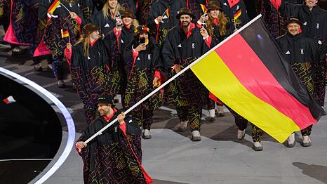Leon Draisaitl f&uuml;hrte die deutschen Athleten in Mailand an.