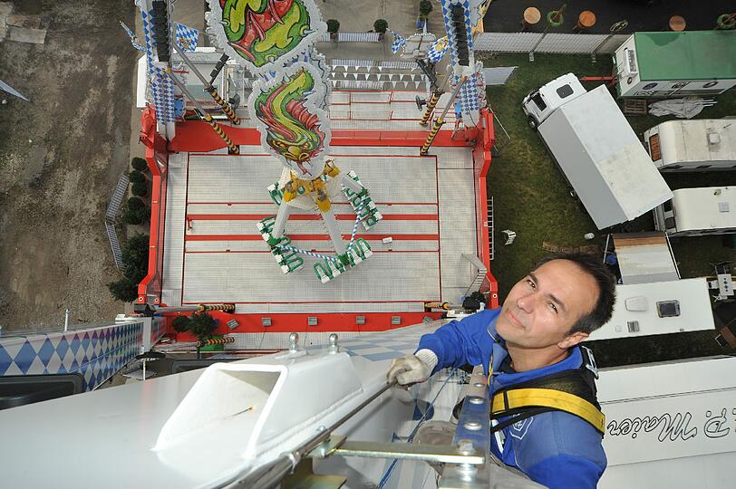Moster Fahrgeschäft auf der Wiesn TÜV Prüver