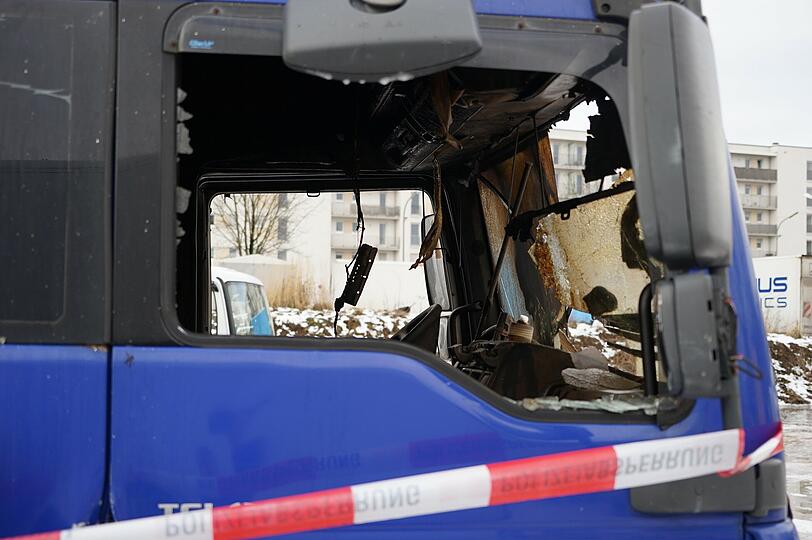 Am Sonntag brannte in der Nähe des Hirschgarten ein Lkw aus.
