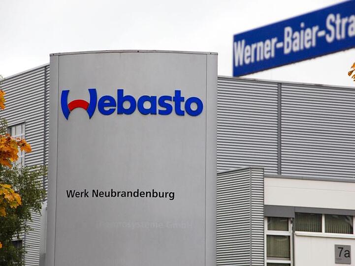 Die Anliegerstraße zum neuen Logistikzentrums des Autozulieferers Webasto in Neubrandenburg. Foto: Winfried Wagner/Archiv