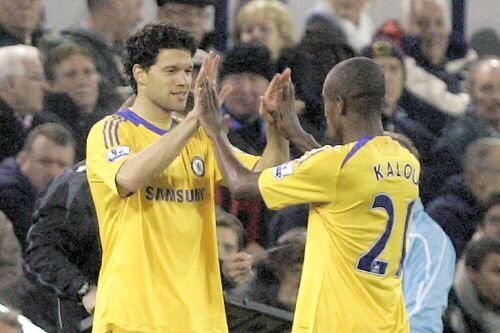 Bleiben sie noch länger teamkollegen? Michael ballack (l.) und Kalou. ballack erhält einen Angebot bis 2011.