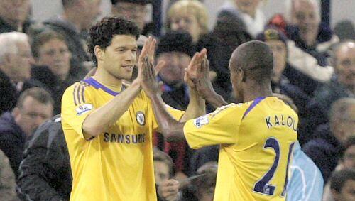 Bleiben sie noch länger teamkollegen? Michael ballack (l.) und Kalou. ballack erhält einen Angebot bis 2011. Bleiben sie noch länger teamkollegen? Michael ballack (l.) und Kalou. ballack erhält einen Angebot bis 2011.