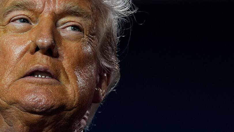 US-Präsident Donald Trump reist unter großem Druck nach Schottland.