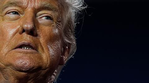 US-Präsident Donald Trump reist unter großem Druck nach Schottland.