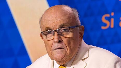 Rudy Giuliani ist in eine Klinik gebracht worden.