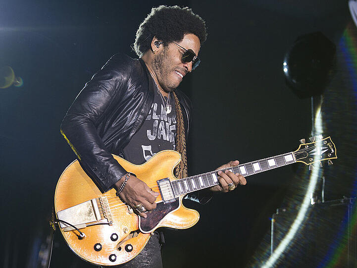 Spielt lieber auf der Gitarre als auf dem Handy: Lenny Kravitz