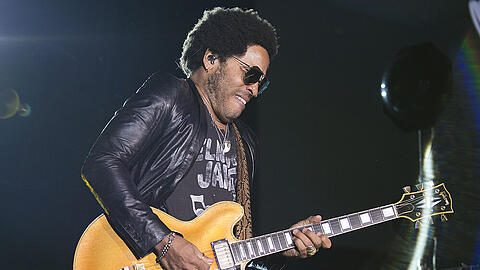 Spielt lieber auf der Gitarre als auf dem Handy: Lenny Kravitz