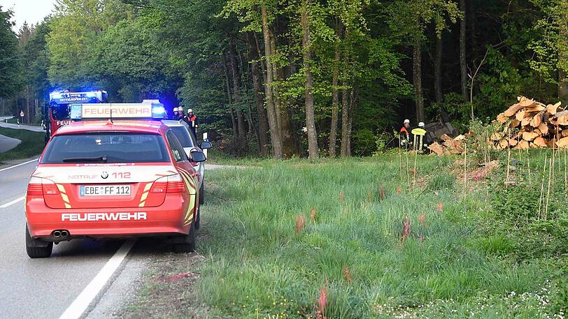 Bilder vom Unfall in Bruck, bei dem sich das Auto überschlug und der Fahrer starb.