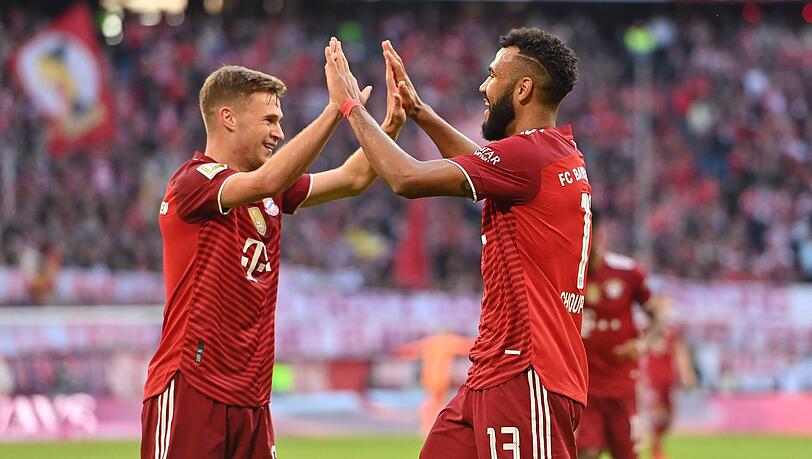 Joshua Kimmich (l.) und Eric Maxim Choupo-Moting werden erst wieder 2022 für den FC Bayern auf dem Platz stehen. Joshua Kimmich (l.) und Eric Maxim Choupo-Moting werden erst wieder 2022 für den FC Bayern auf dem Platz stehen.