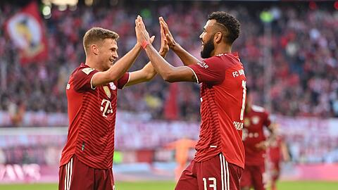 Joshua Kimmich (l.) und Eric Maxim Choupo-Moting werden erst wieder 2022 für den FC Bayern auf dem Platz stehen.