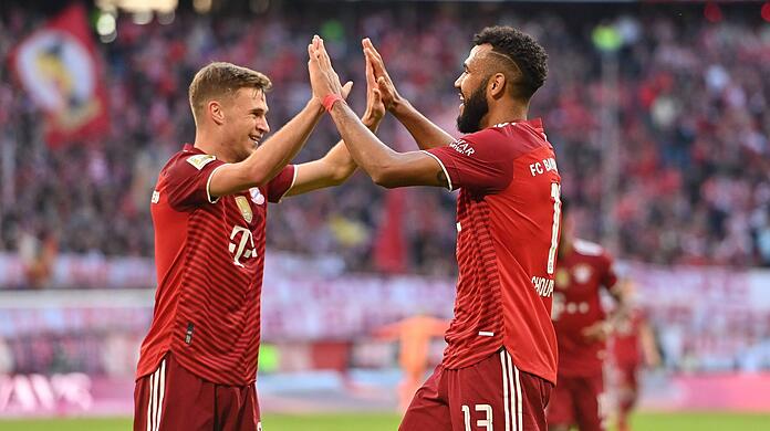 Joshua Kimmich (l.) und Eric Maxim Choupo-Moting werden erst wieder 2022 für den FC Bayern auf dem Platz stehen.