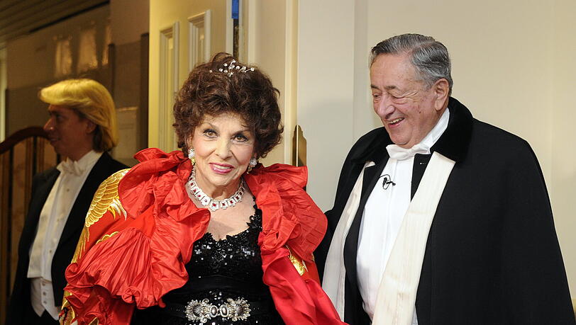 Gina Lollobrigida kommt 2013 mit Richard Lugner zum Opernball in Wien. Gina Lollobrigida kommt 2013 mit Richard Lugner zum Opernball in Wien.