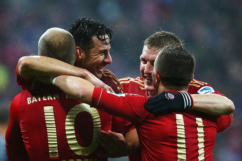Bayern locker-leicht, Hamburg erschütternd. Mit 9:2 schießen die Bayern den HSV aus der Arena.