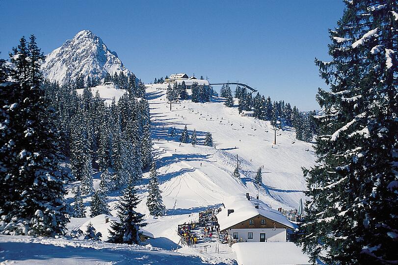 Als wahrer Hexenkessel entpuppt sich die Kandahar-Abfahrt über Garmisch-Partenkirchen.