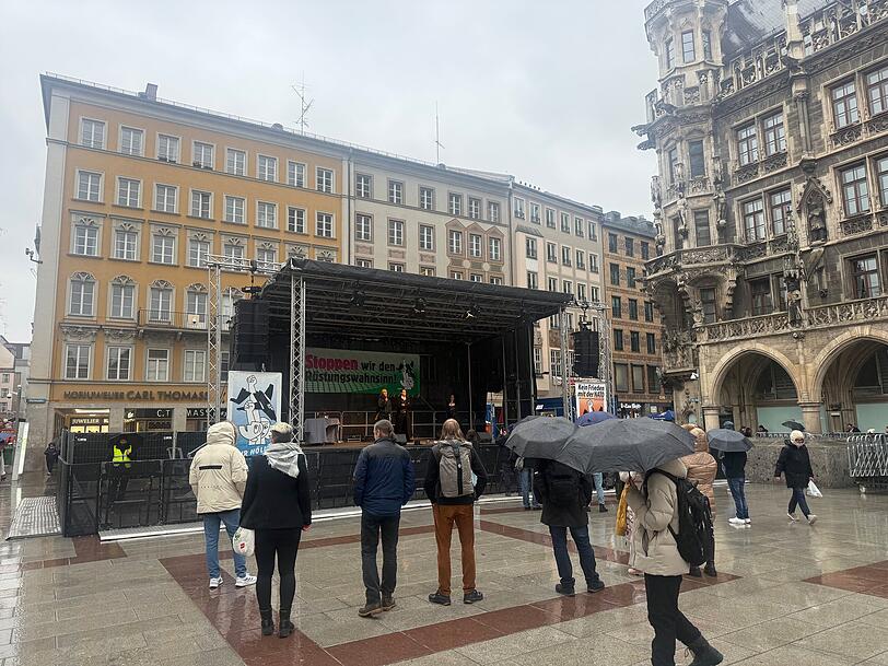 Kurz nach 15 Uhr ist auf dem Marienplatz noch nicht so viel los. Kurz nach 15 Uhr ist auf dem Marienplatz noch nicht so viel los.