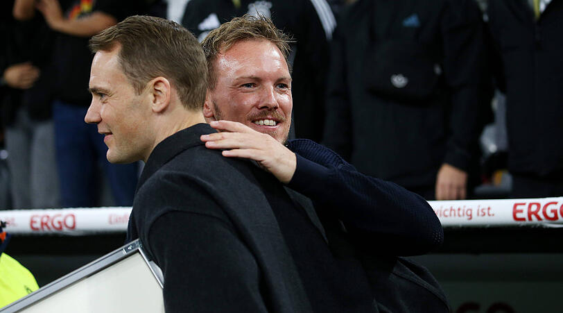Bundestrainer Nagelsmann mit DFB-Ikone Neuer (l.).