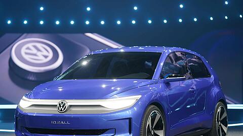 Als Studie hieß der Elektro-Polo 2023 noch ID.2all. Die Serienversion soll jetzt wieder den Namen Polo tragen. (Archivbild)