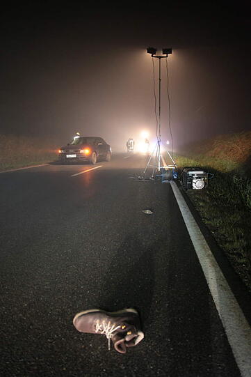 Nach dem tragischen Unfall verstirbt der 27- jährige Fußgänger noch am Unfallsort
