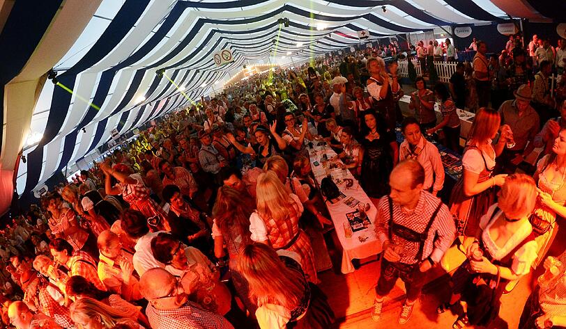 Zünftig geht's auch auf dem Oktoberfest in Köln zu.