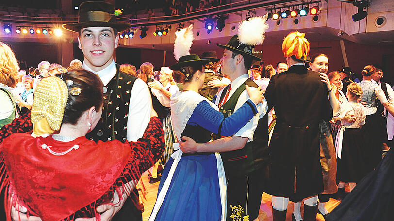 Sehr beliebt: Zum Oide-Wiesn-Ball kommt man in Tracht.