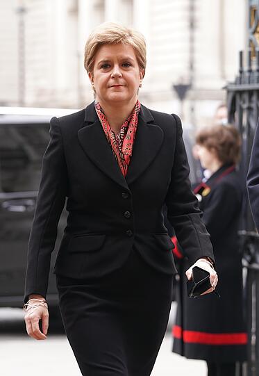 Nicola Sturgeon, Erste Ministerin von Schottland, trifft zu einem Gedenkgottesdienst für Prinz Philip in der Westminster Abbey ein.