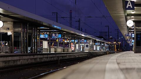 Am Bahnhof in Nürnberg kam es heute wegen eines mutmaßlichen Anschlags zu Verkehrschaos.