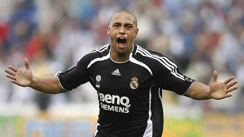 Linker Außenverteidiger - Roberto Carlos: Die erste Legende in Alabas Traumelf. Der Brasilianer war bekannt für seinen harten Schuss, seine erfolgreichste Zeit hatte er bei Real Madrid.