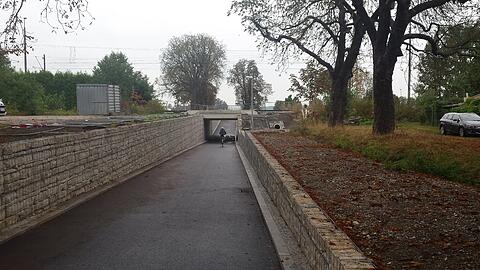Der Weg zur Bodenseestraße ist jetzt einfacher &ndash; die Radlerin freut's.