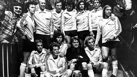 Die beste deutsche Nationalmannschaft aller Zeiten? Die Europameister von 1972 um Trainer-Feingeist Helmut Schön (obere Reihe 2.v.l.).