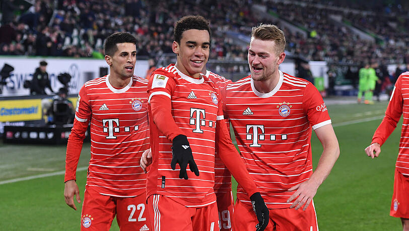 FC Bayern gewinnt gegen den VfL Wolfsburg mit 4:2.