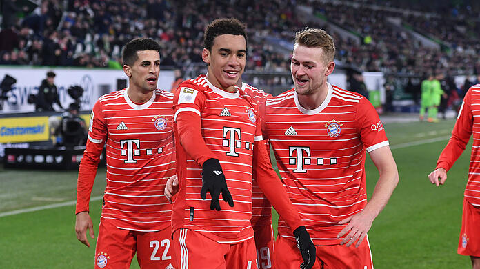 FC Bayern gewinnt gegen den VfL Wolfsburg mit 4:2.