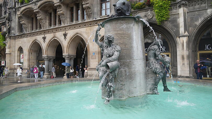 Wahrzeichen am Rathaus: Der Fischbrunnen ist technisch umgerüstet worden und spart jetzt Trinkwasser. Wahrzeichen am Rathaus: Der Fischbrunnen ist technisch umgerüstet worden und spart jetzt Trinkwasser.