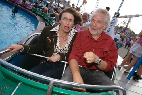 Man sieht&rsquo;s an Elke Büdenbenders Frisur: Die Wiesn-Testfahrt mit AZ-Reporter Rudolf Huber war ganz schön rasant.