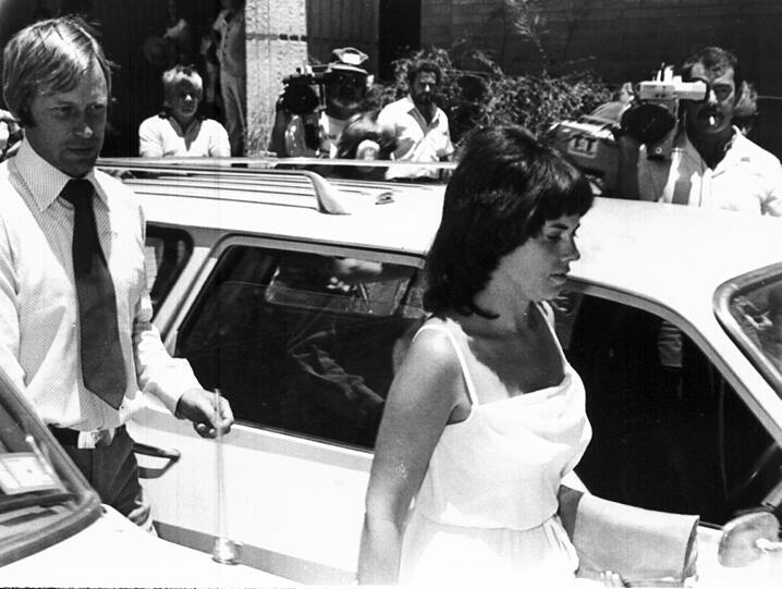 Februar 1982: Lindy Chamberlain verlässt das Gericht in Alice Springs.