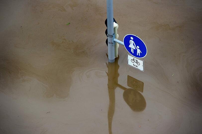 Hochwasser in Dresden: Die Elbe tritt über die Ufer.